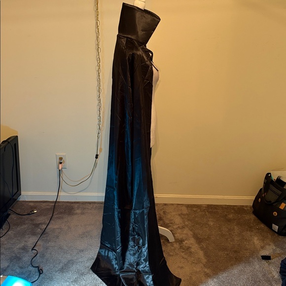 Spirit black collared full length cape Halloween Costume - Picture 4 of 7